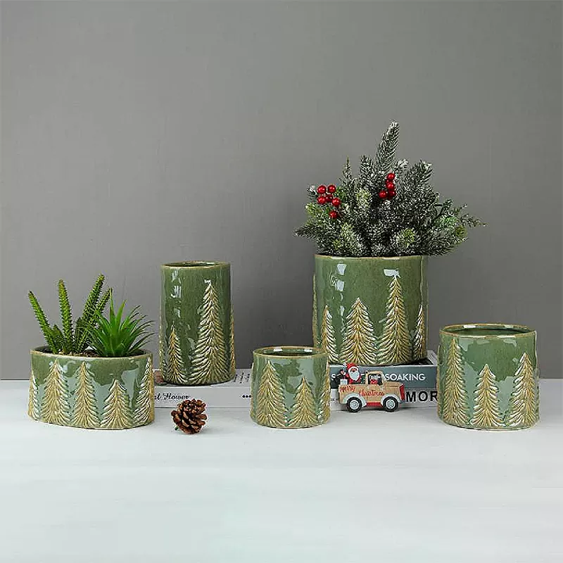 Рельефная рождественская ваза из сосны Рельефная рождественская ваза из сосны