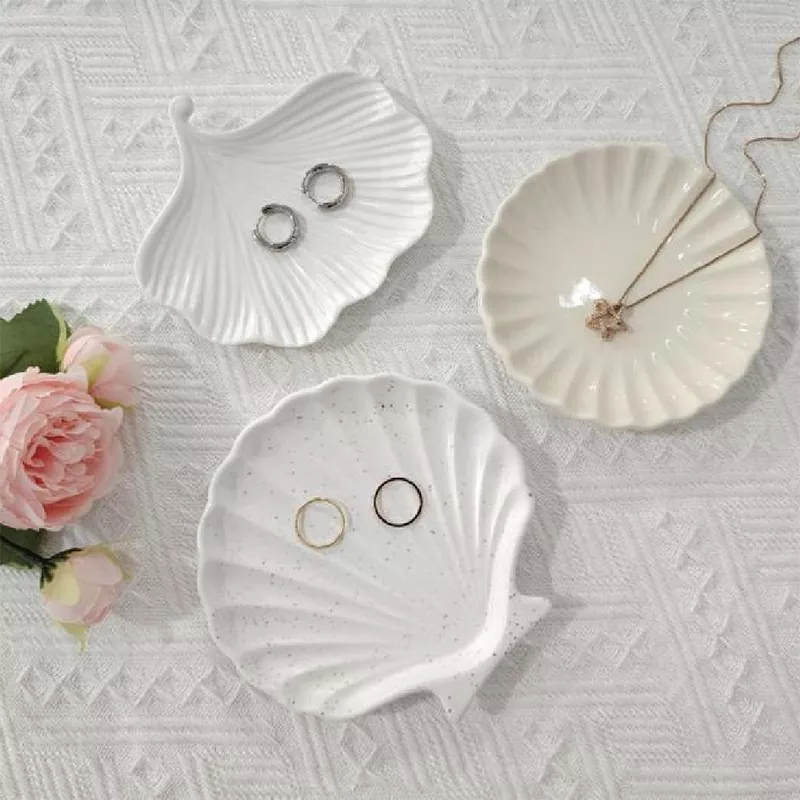 Керамический ювелирный поднос с керамическими украшениями