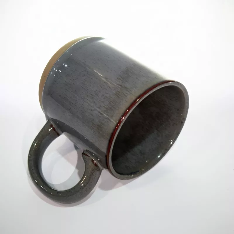 Простая современная керамическая дорожная серая кружка